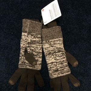 Lululemon Divinity Gloves.